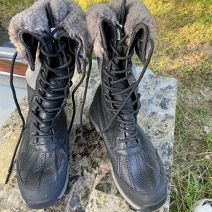 UGG Adirondack II boots. Sz7.5